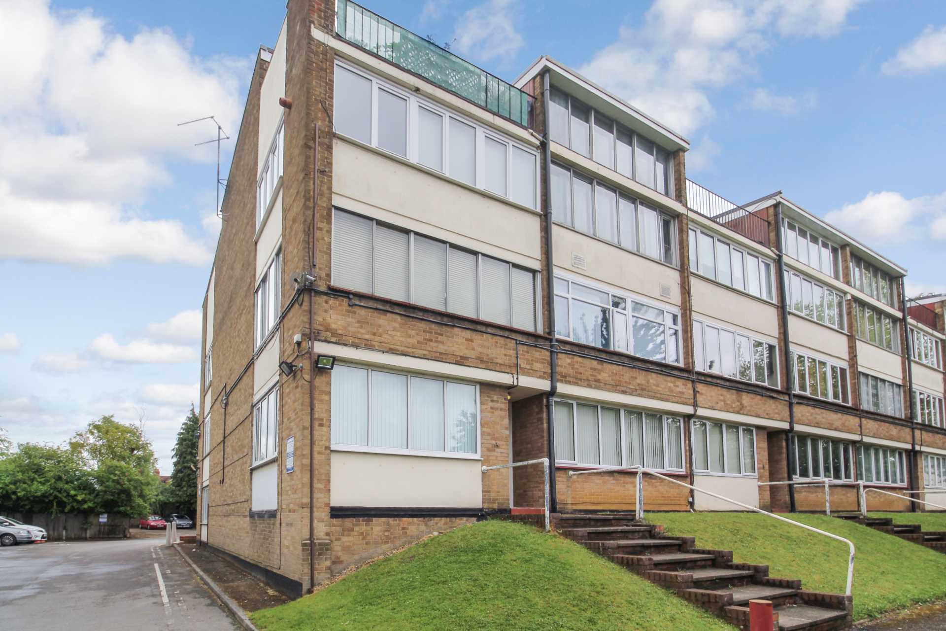 Dunstable Road, Luton, Image 1