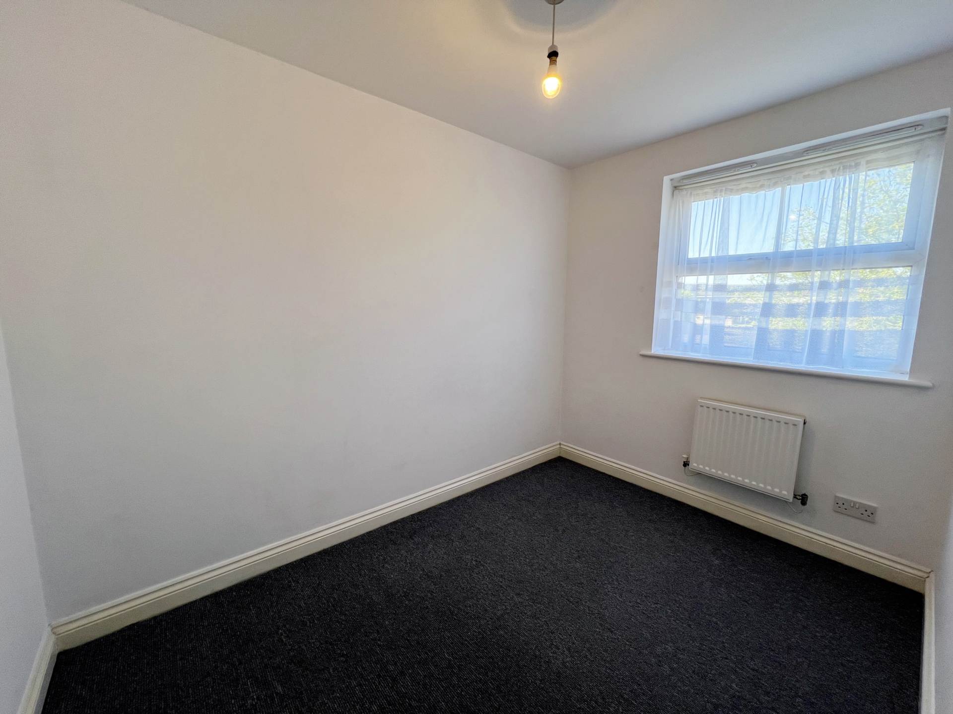 Villiers Close, Luton, Image 16