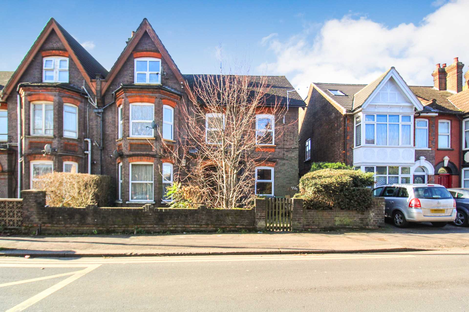 Biscot Road, Luton, Image 1