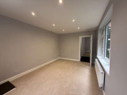 Biscot Road, Luton, Image 4