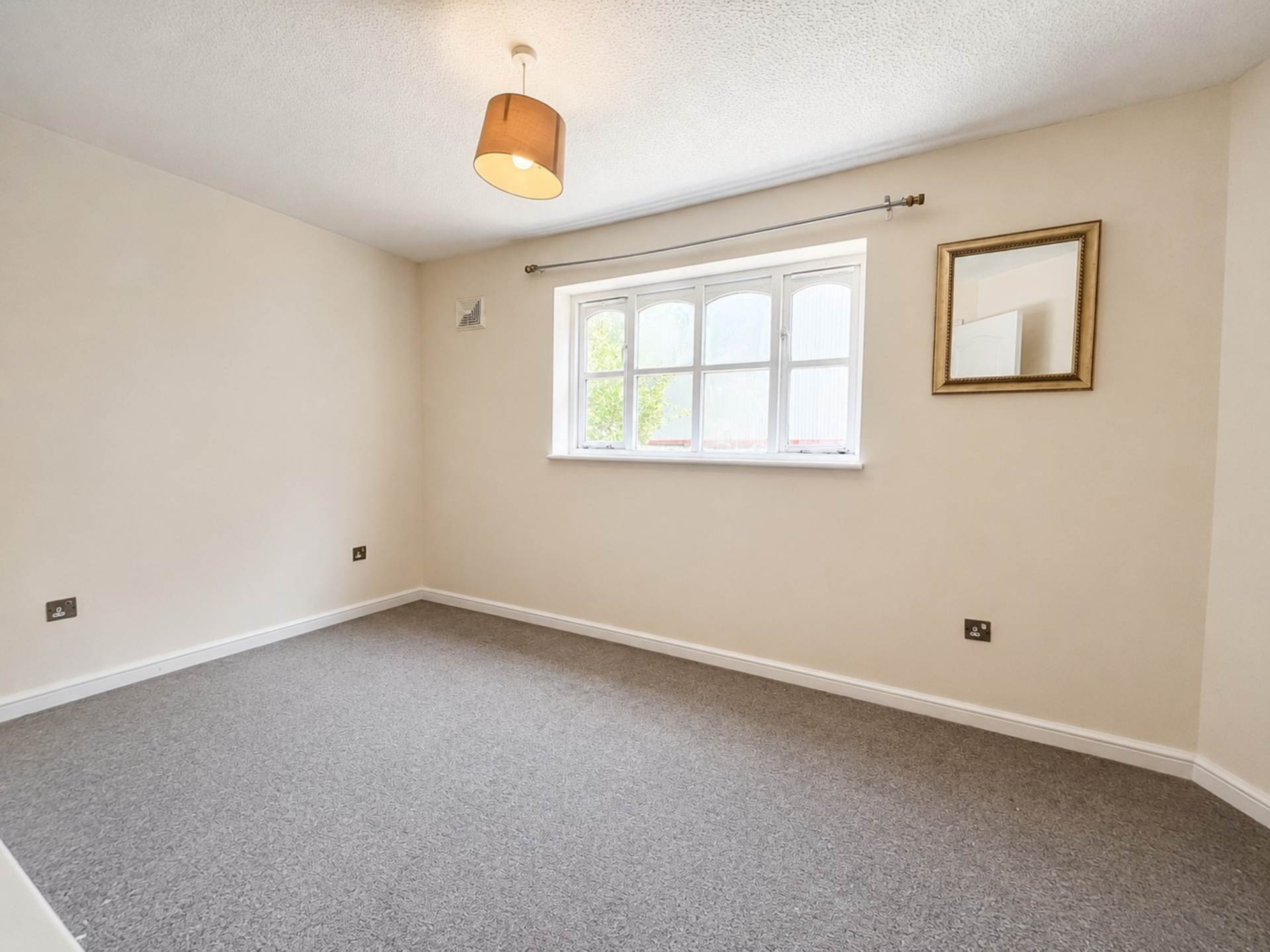 Larkspur Gardens, Luton, Image 7