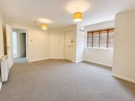 Larkspur Gardens, Luton, Image 6