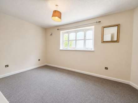 Larkspur Gardens, Luton, Image 7