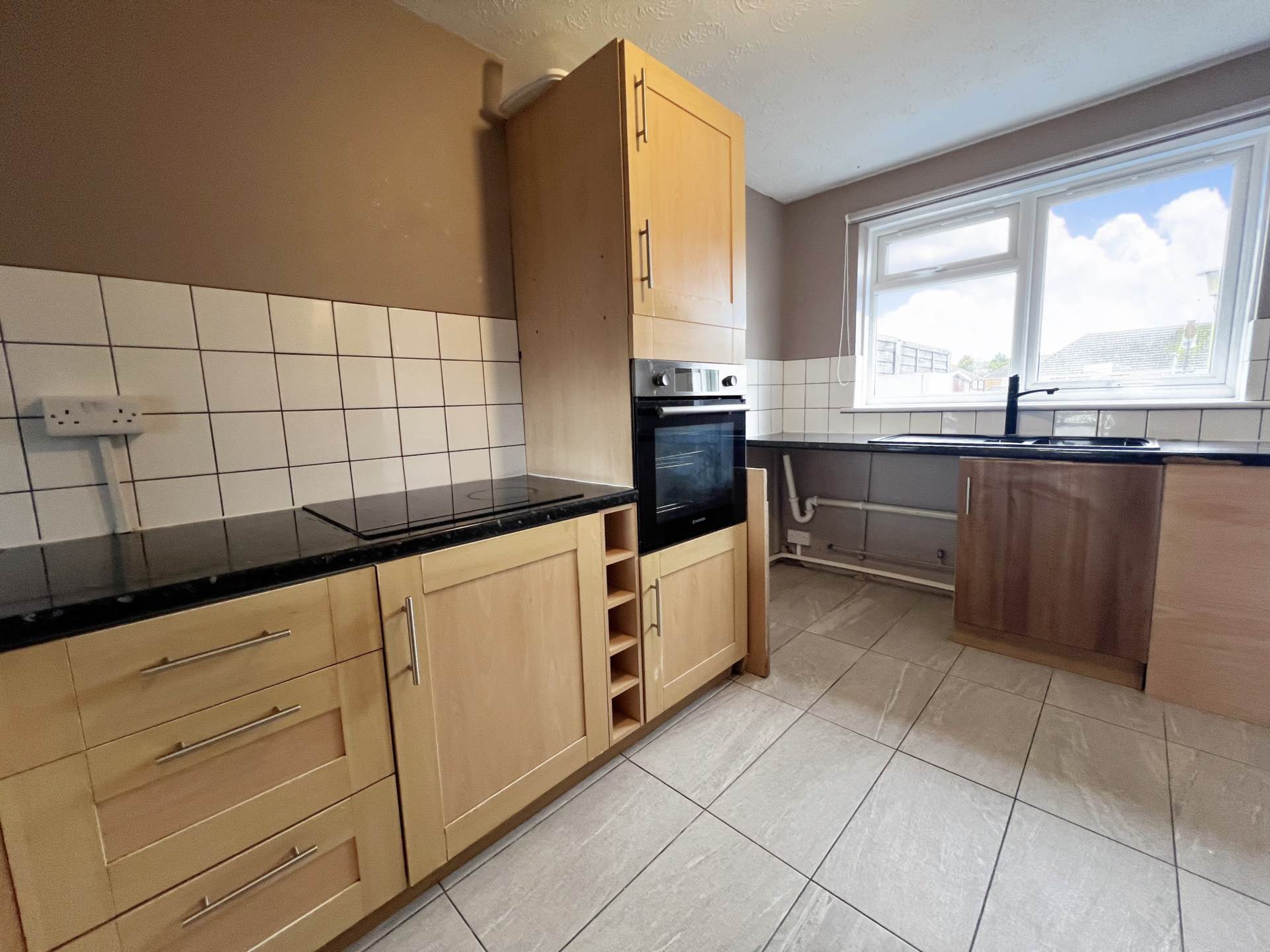 Sundon Park Parade, Luton, Image 4