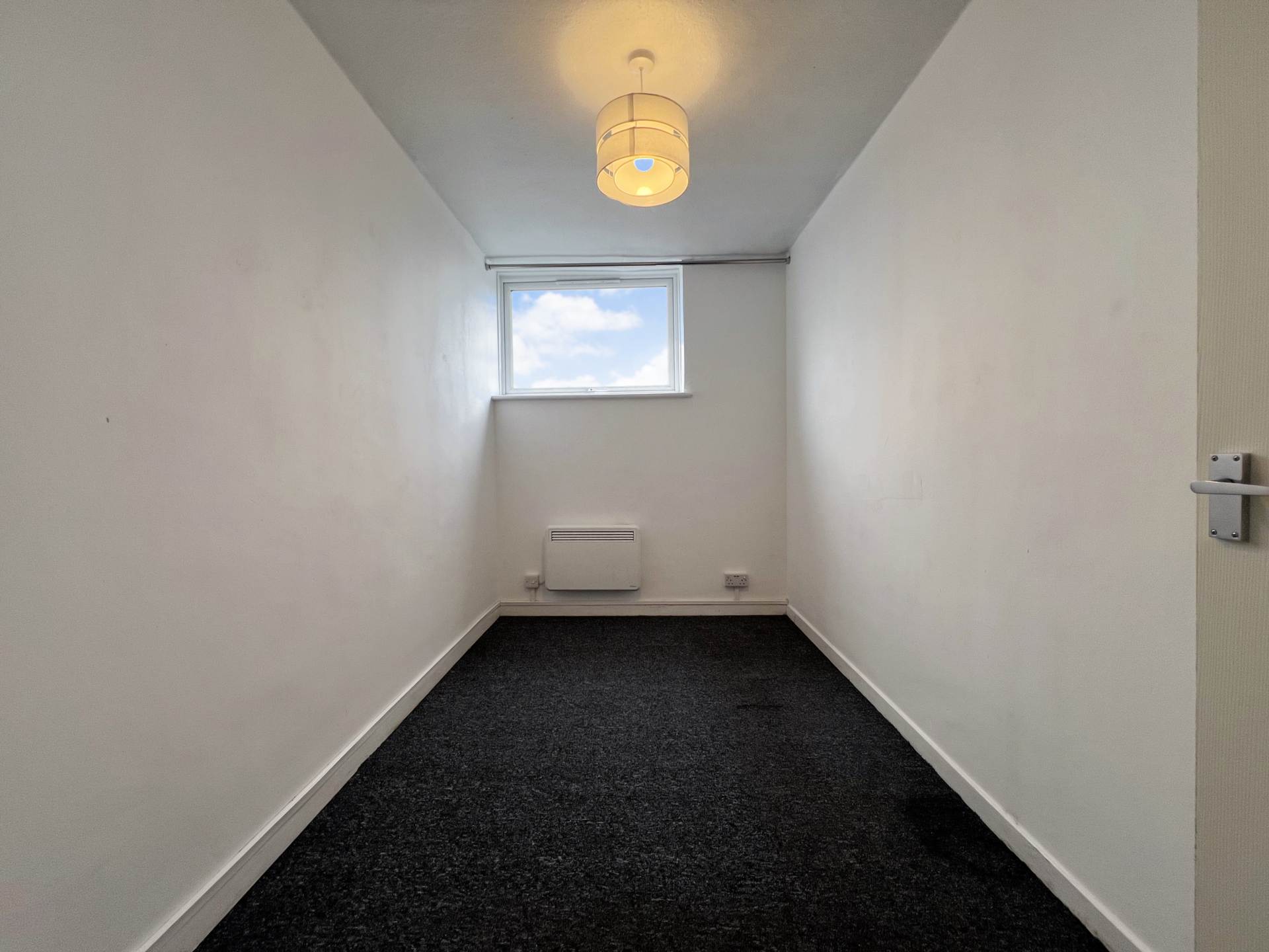 Sundon Park Parade, Luton, Image 8