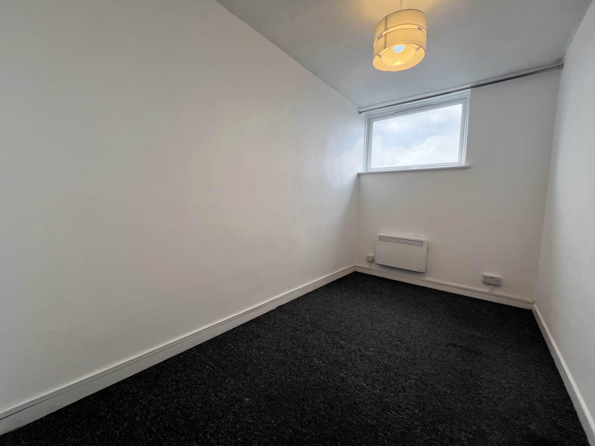 Sundon Park Parade, Luton, Image 9