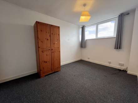 Sundon Park Parade, Luton, Image 10