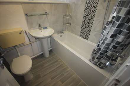 Sundon Park Parade, Luton, Image 11