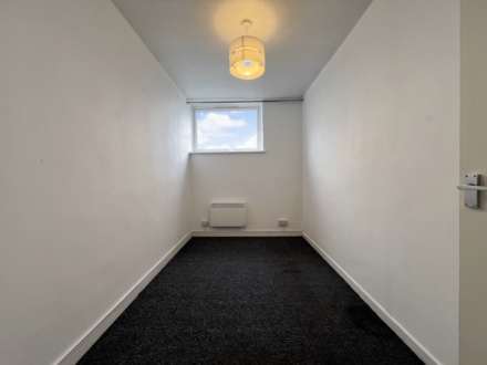 Sundon Park Parade, Luton, Image 8