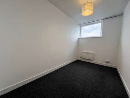 Sundon Park Parade, Luton, Image 9