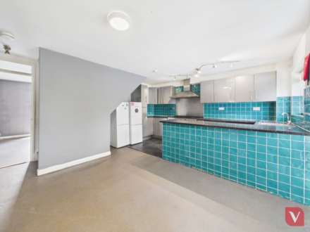 Elm Park Close, Houghton Regis, Image 2