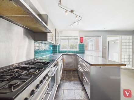 Elm Park Close, Houghton Regis, Image 3