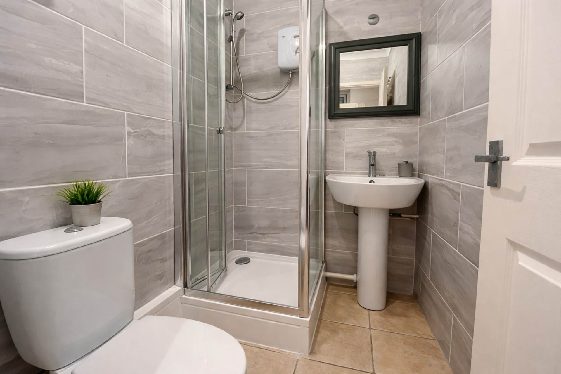 Cardiff Grove, Luton, Image 3