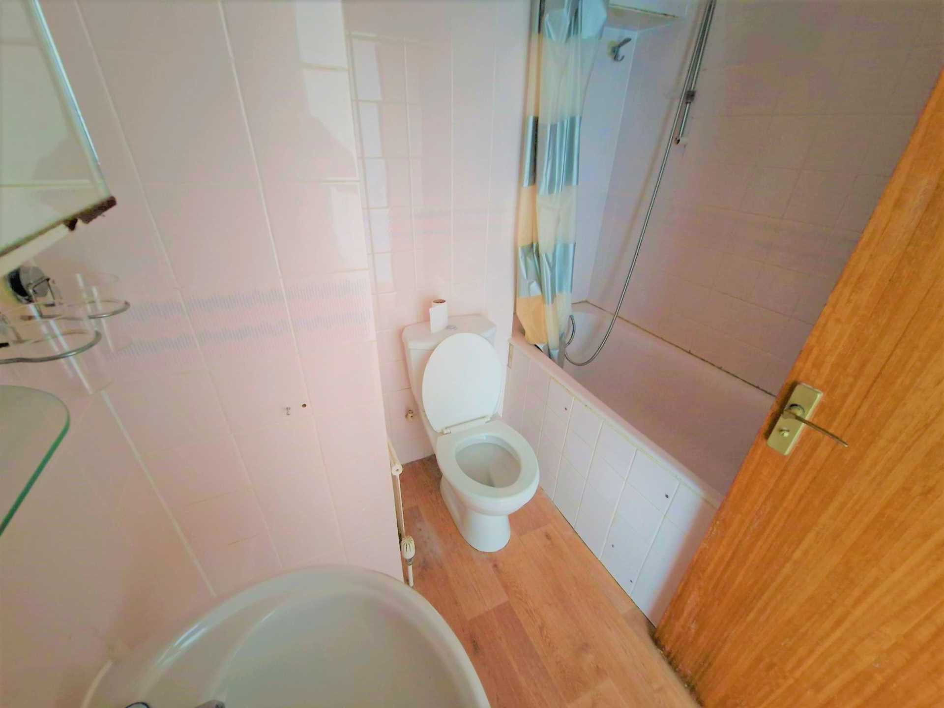 The Quadrant, Houghton Regis, Image 7