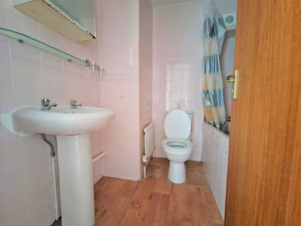The Quadrant, Houghton Regis, Image 6