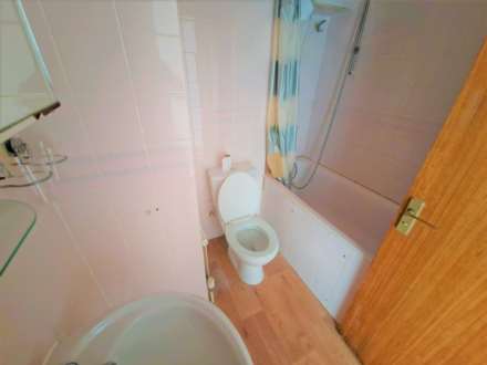The Quadrant, Houghton Regis, Image 7
