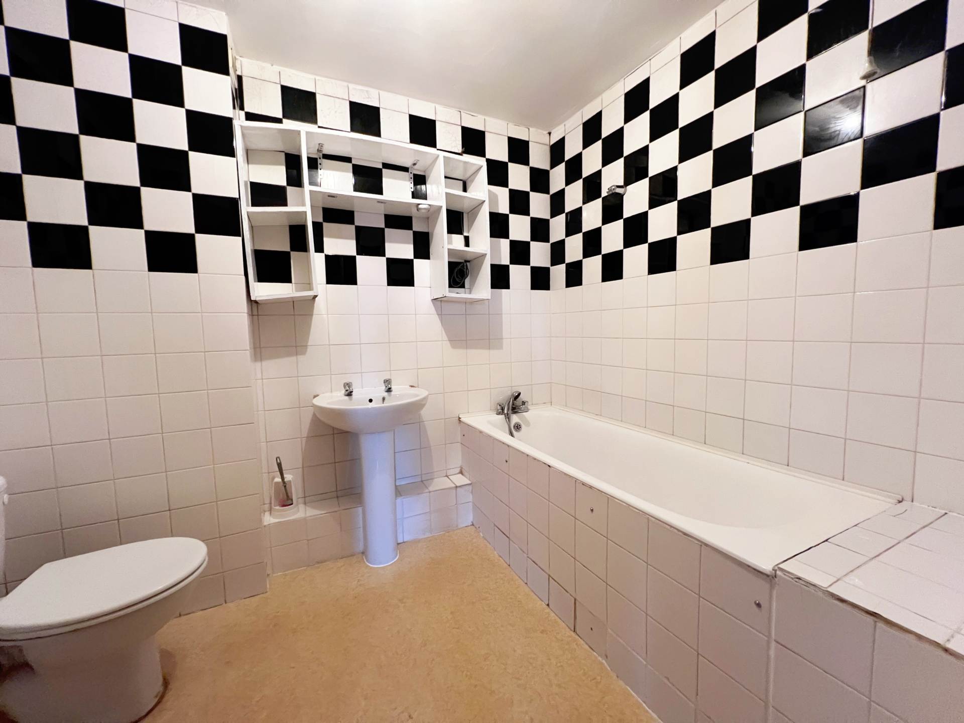 The Quadrant, Houghton Regis, Image 1