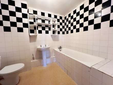 Property For Rent The Quadrant, Houghton Regis, Dunstable