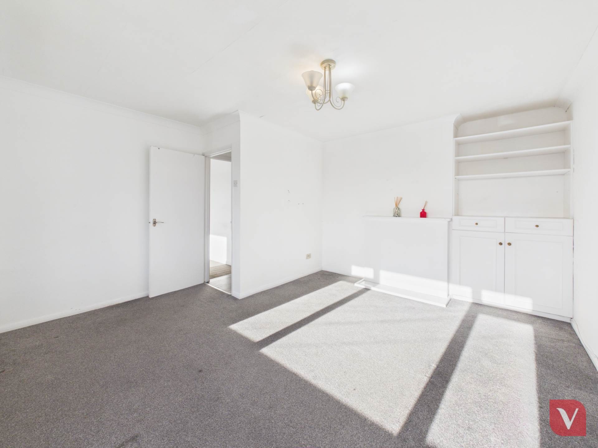 Canterbury Close, Luton, Image 7