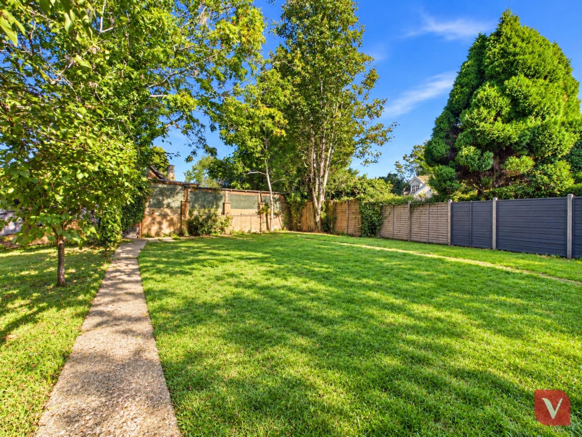 Canterbury Close, Luton, Image 8