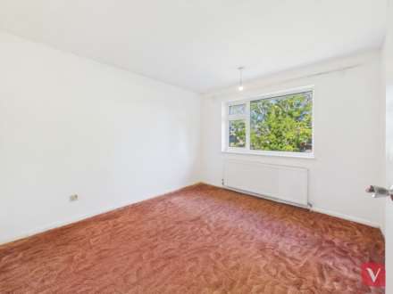 Canterbury Close, Luton, Image 3