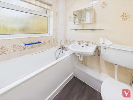 Canterbury Close, Luton, Image 4