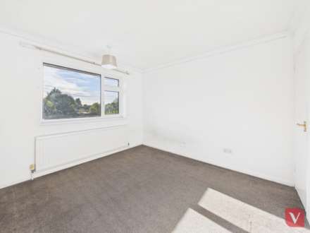 Canterbury Close, Luton, Image 5