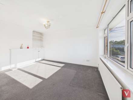 Canterbury Close, Luton, Image 6