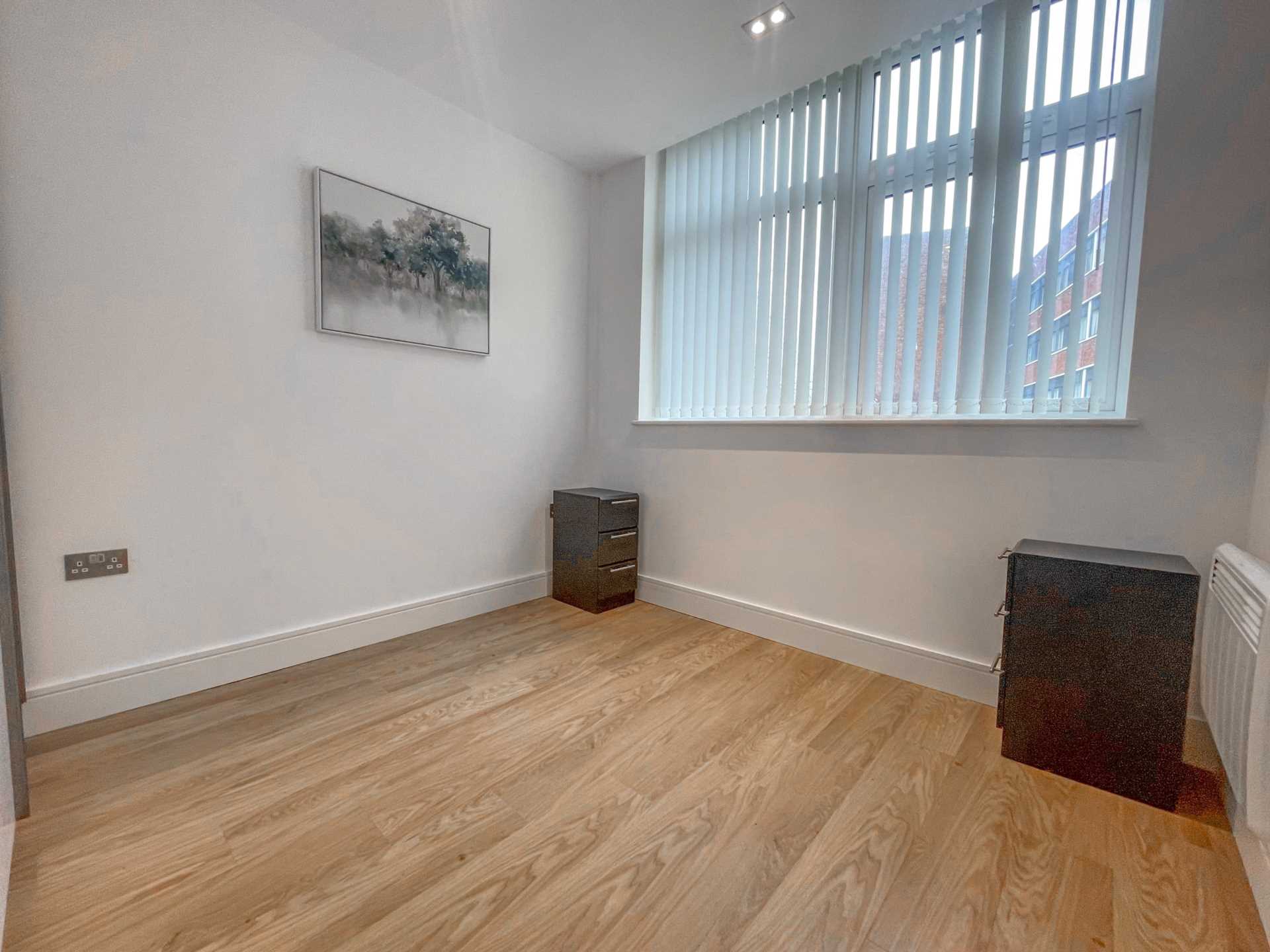 Laporte Way, Luton, Image 4