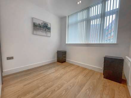 Laporte Way, Luton, Image 4