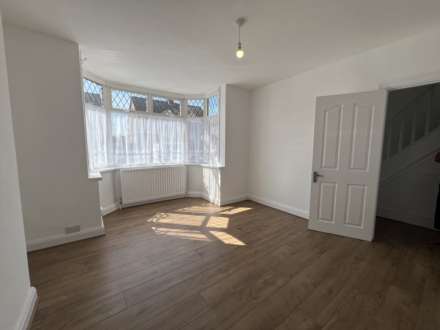 Fountains Road, Luton, Image 15