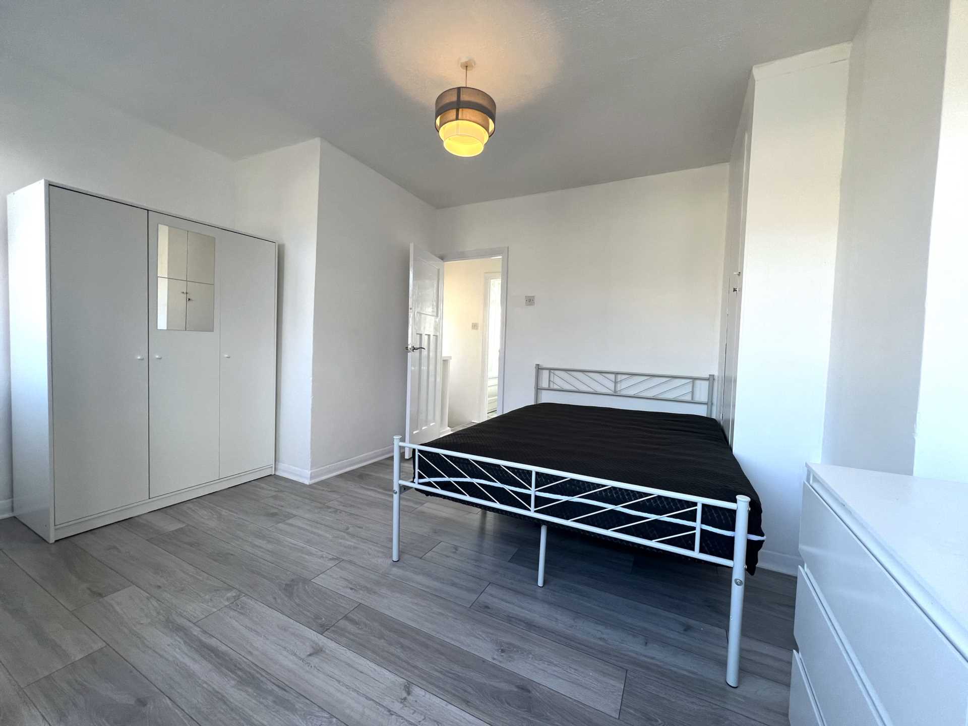 Fourth Avenue, Luton, Image 6