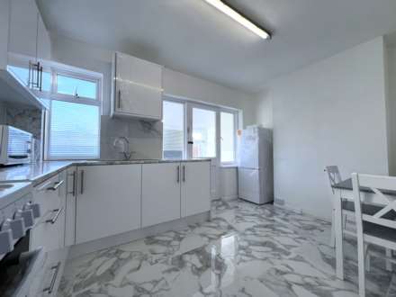 Fourth Avenue, Luton, Image 3