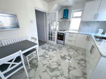 Fourth Avenue, Luton, Image 4