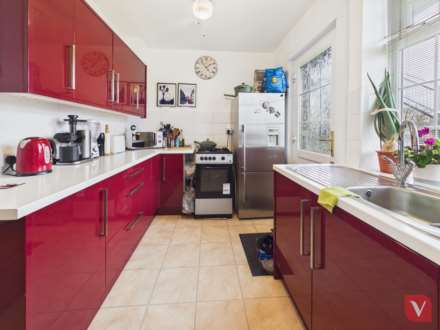 Dunstable Court, Luton, Image 2