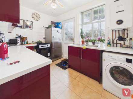 Dunstable Court, Luton, Image 3