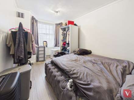 Dunstable Court, Luton, Image 4