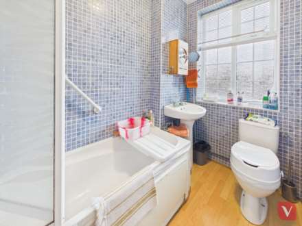 Dunstable Court, Luton, Image 6