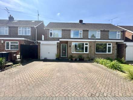 Property For Sale Chatteris Close, Luton