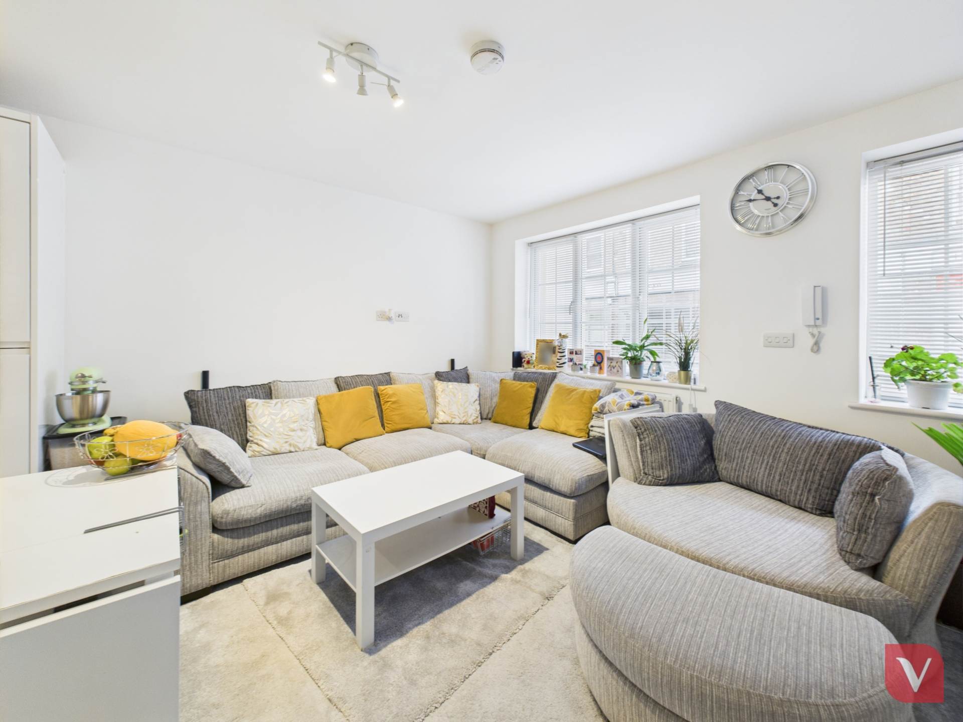 Ground floor maisonette with own separate entrance on John Street, Luton, Image 5
