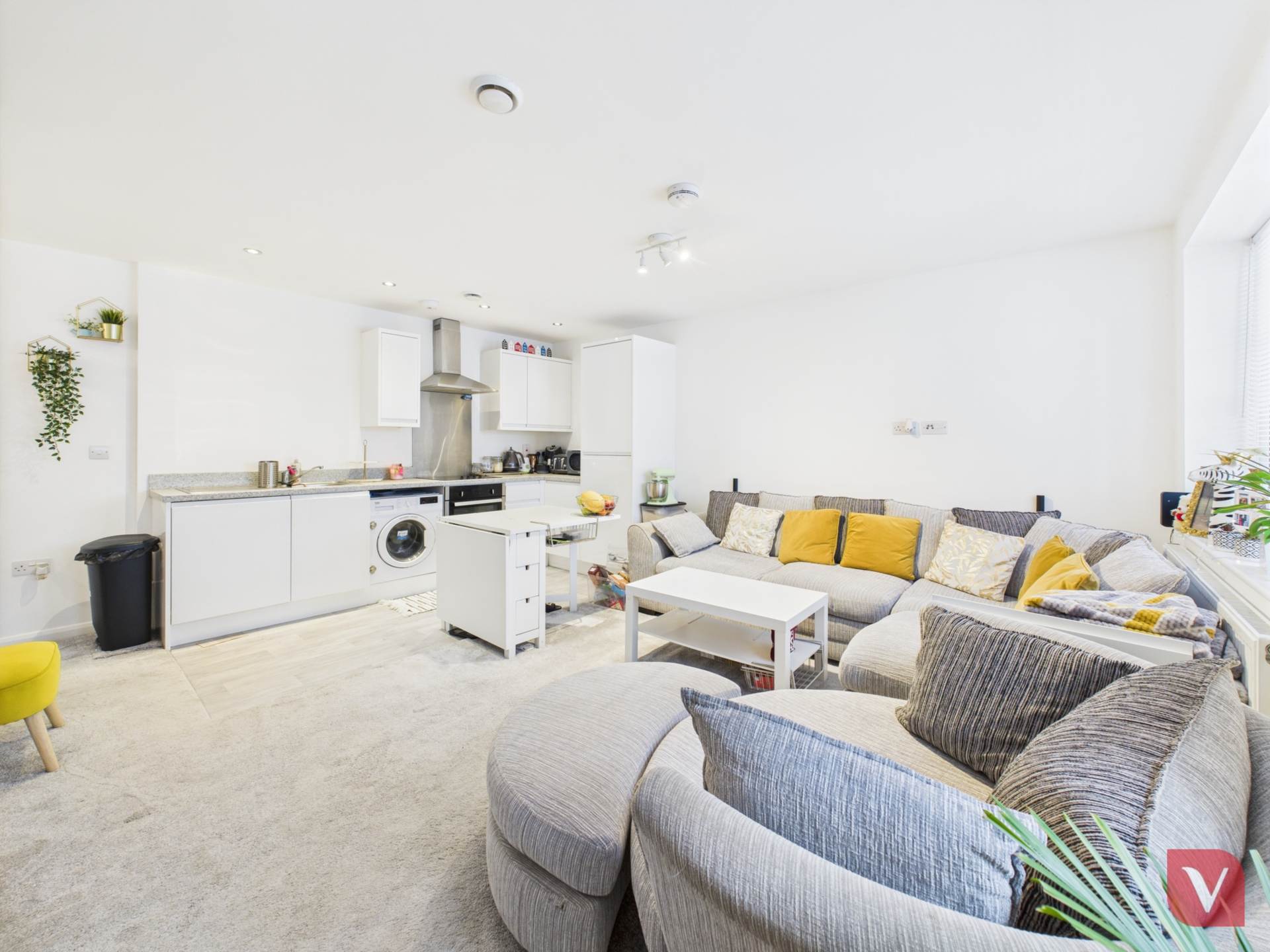 Ground floor maisonette with own separate entrance on John Street, Luton, Image 6