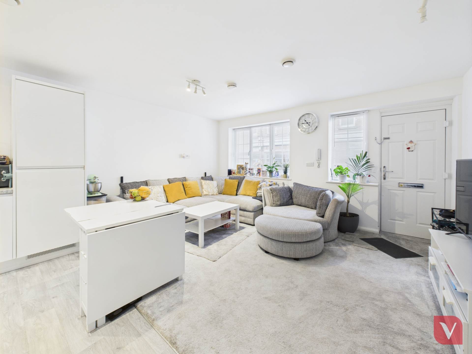 Ground floor maisonette with own separate entrance on John Street, Luton, Image 8