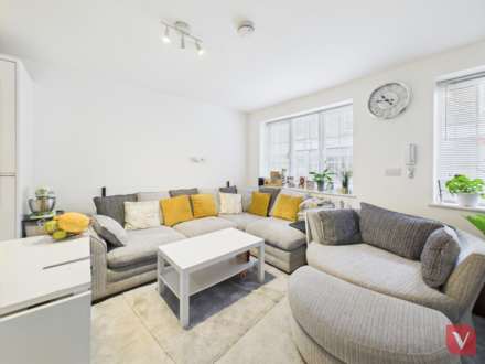 Ground floor maisonette with own separate entrance on John Street, Luton, Image 5