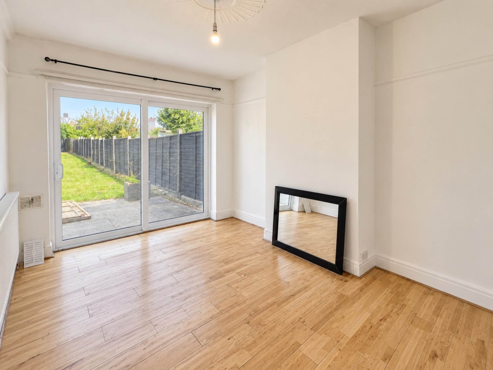 Chester Ave, Luton, Image 11