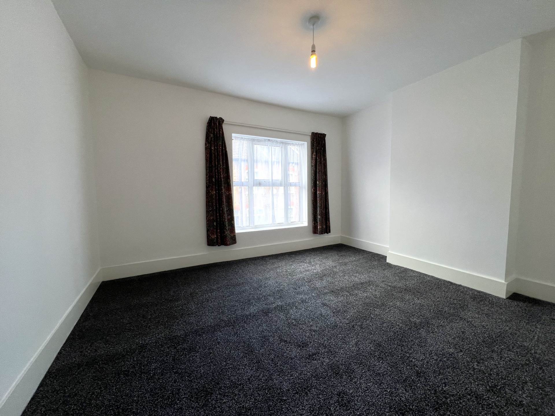 Spacious and Stunning Stanley Street, Luton, Image 1
