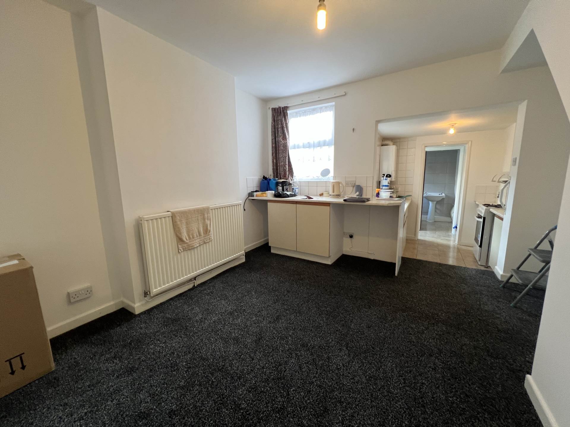 Spacious and Stunning Stanley Street, Luton, Image 10