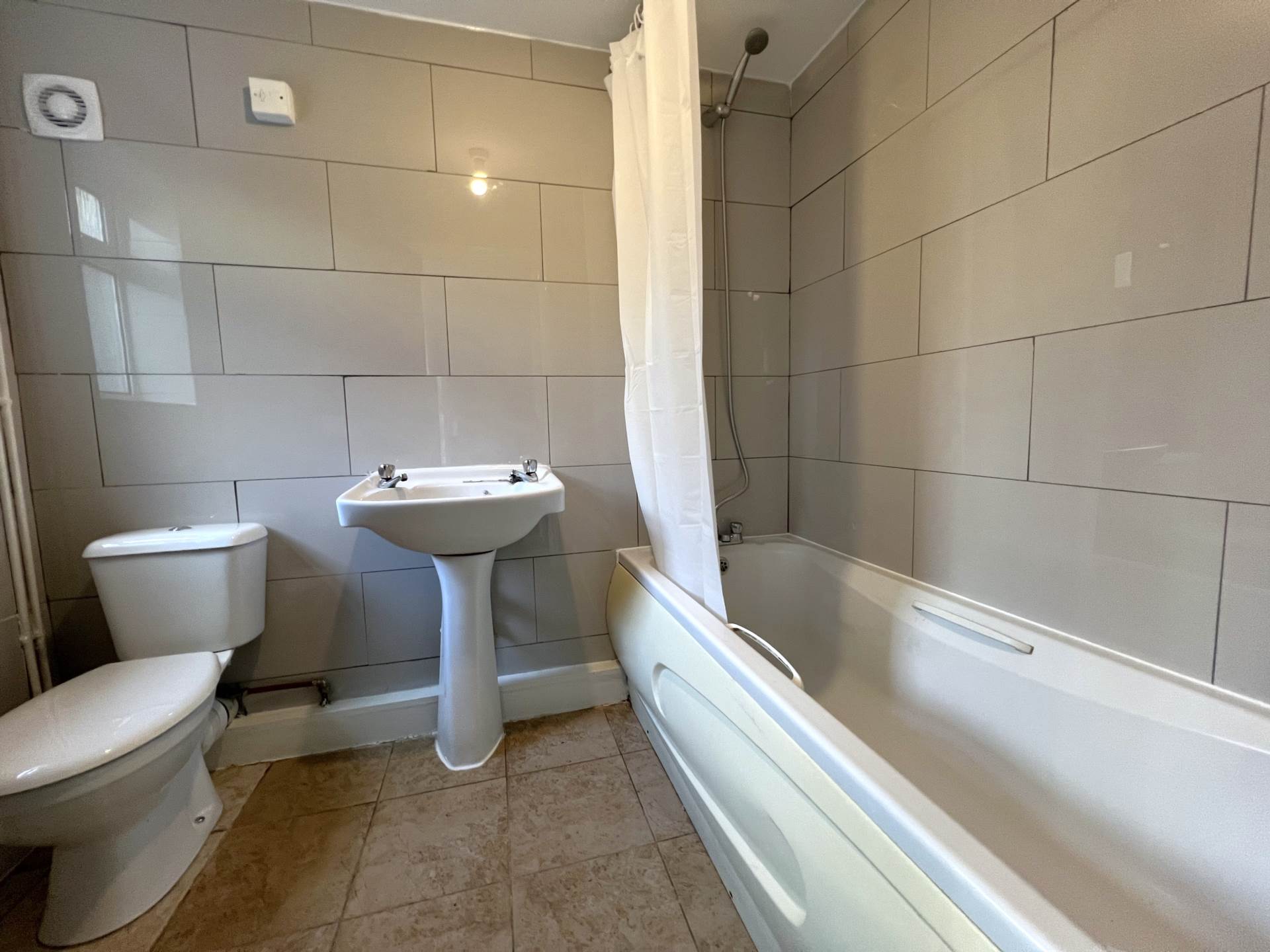 Spacious and Stunning Stanley Street, Luton, Image 2