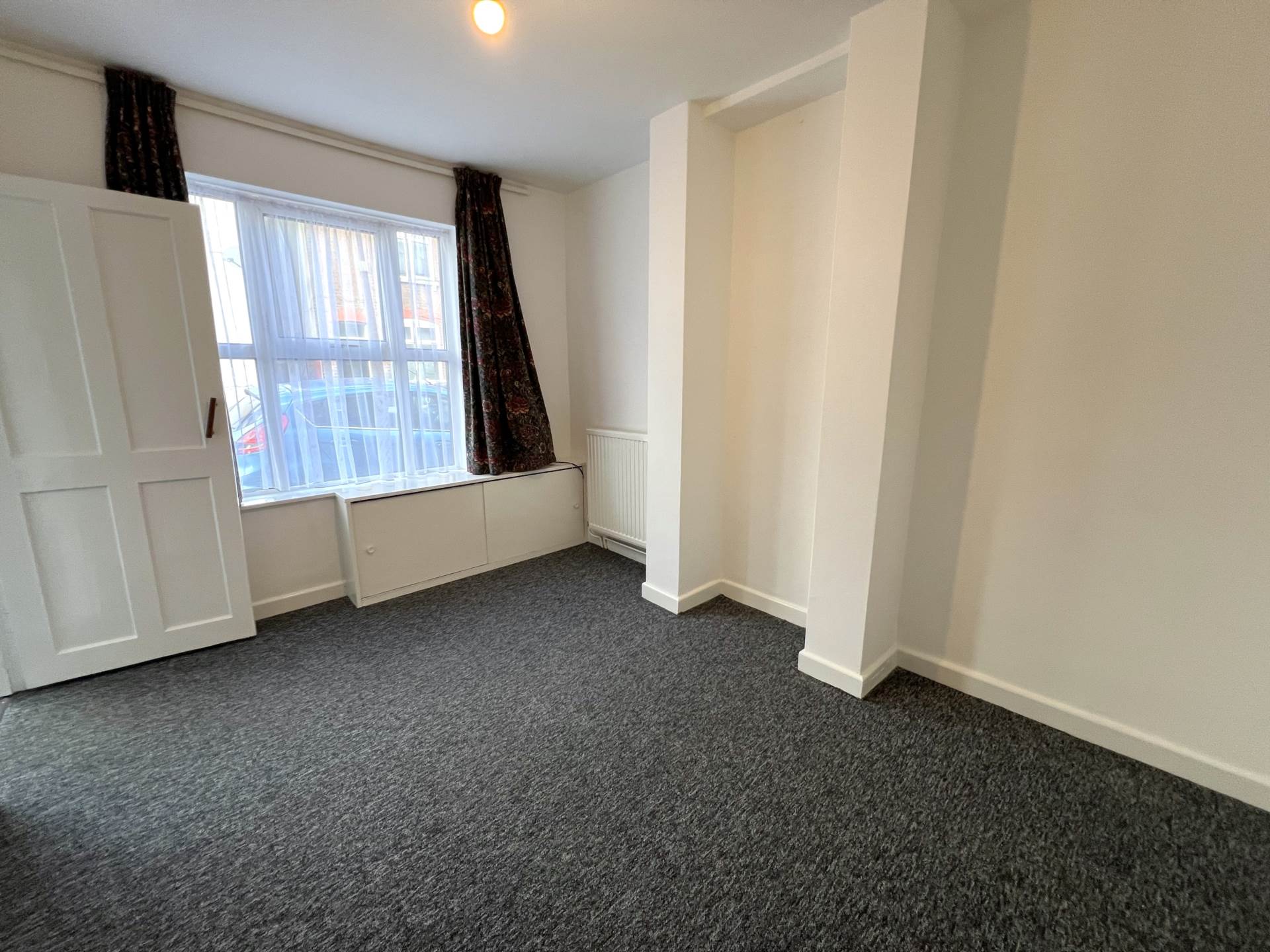 Spacious and Stunning Stanley Street, Luton, Image 4