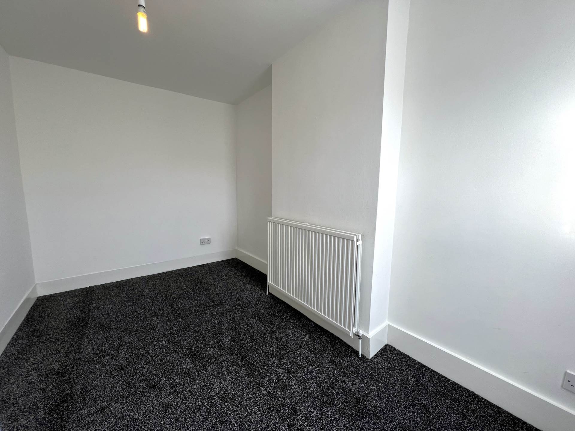 Spacious and Stunning Stanley Street, Luton, Image 9