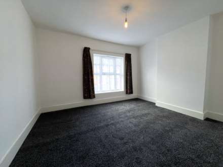 Spacious and Stunning Stanley Street, Luton, Image 1